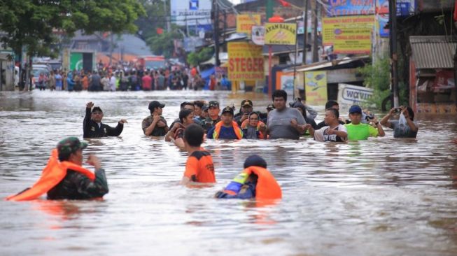 Submerged streets during Jakarta Tangsel floods